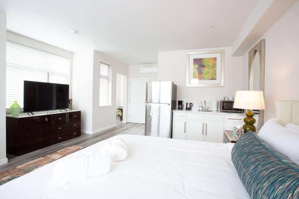 Comfy Studio With Cali King Size Mattress San Diego Exterior photo